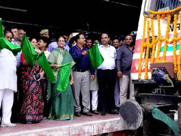 कन्नौज, फर्रुखाबाद और मैनपुरी के लिए अब सीधी ट्रेन:कालिंदी एक्सप्रेस प्रयागराज जंक्शन तक आएगी, सांसद केशरी देवी ने दिखाई हरी झंडी