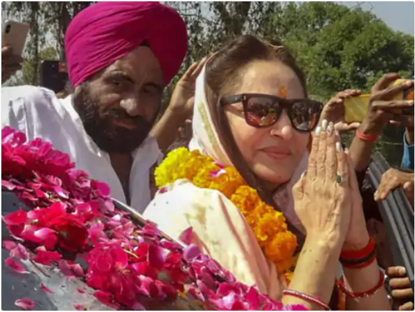 उनके ही थियेटर के कर्मचारियों को पेमेंट न देने के आरोप में जयाप्रदा को 6 महीने की सजा