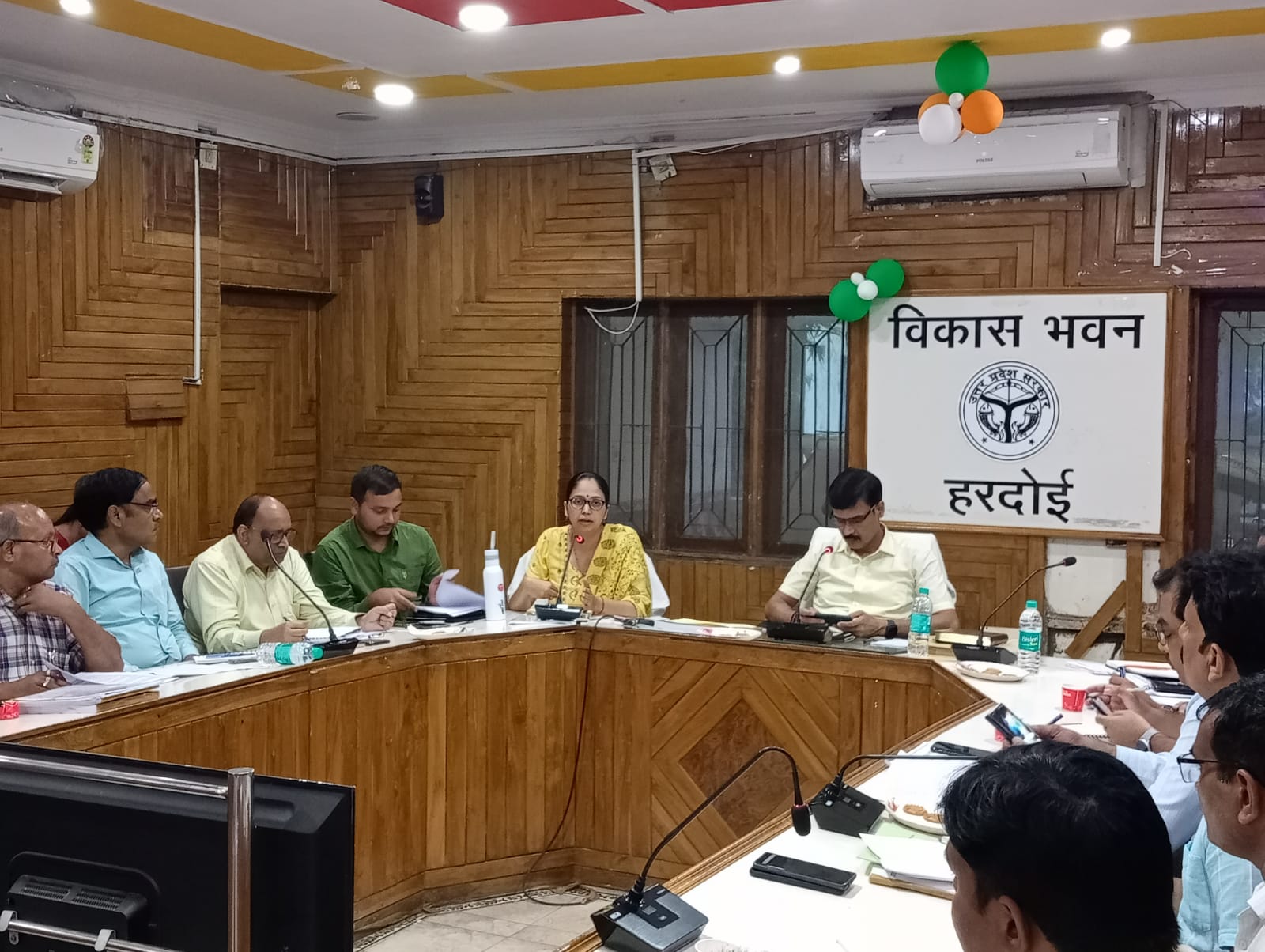 हरदोई: तैयारियों के दृष्टिगत जिलाधिकारी ने अधिकारियों के साथ बैठक कर दिया दिशा निर्देश’’प्रत्येक ग्राम पंचायत में 09 से 15 अगस्त तक अमृत कलश यात्रा का किया जाएगा