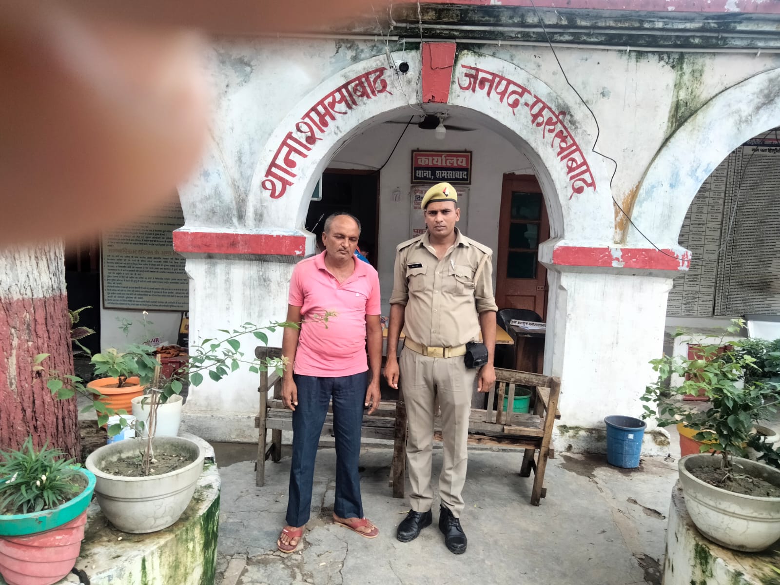 फर्रुखाबाद:-थाना शमसाबाद पुलिस द्वारा नाबालिग के साथ किये गये दुष्कर्म के अभियोग में वांछित अभियुक्त गिरफ्तार।