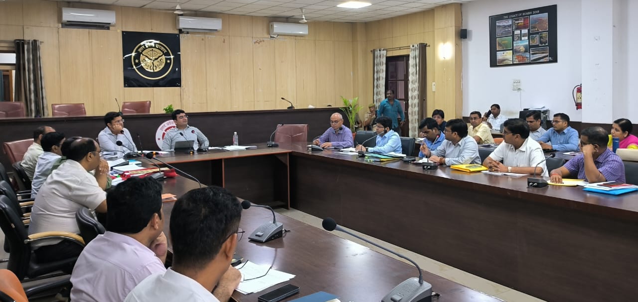 प्रयागराज-जिलाधिकारी की अध्यक्षता में विकास प्राथमिकता वाले 37 बिंदुओं की समीक्षा बैठक सम्पन्न