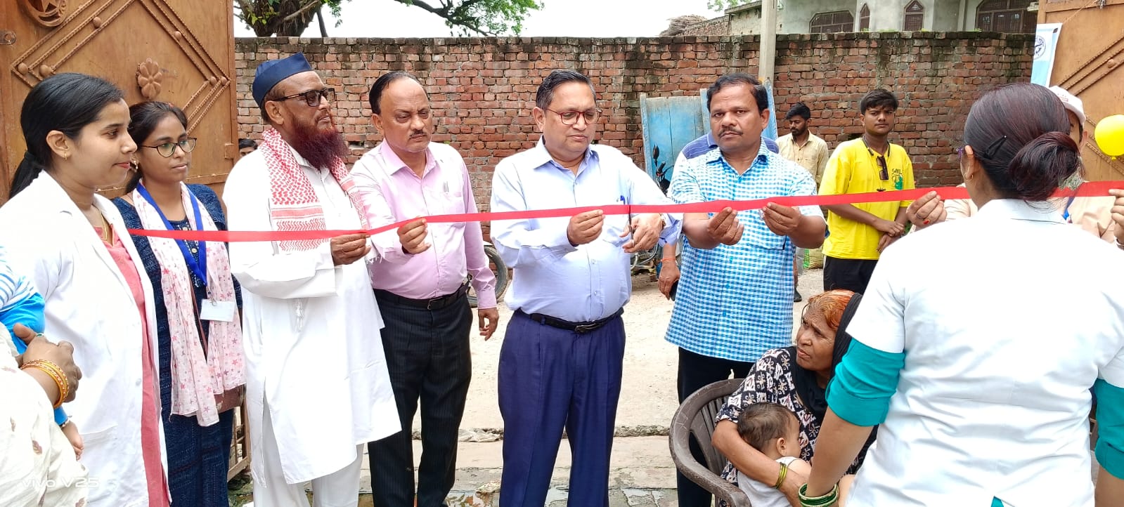 फर्रुखाबाद:सीएमओ ने फीता काटकर किया सघन मिशन इन्द्रधनुष का शुभारंभ,समय पर नियमित टीकाकरण से होता है जानलेवा बीमारियों से बच्चों का बचाव-सीएमओ