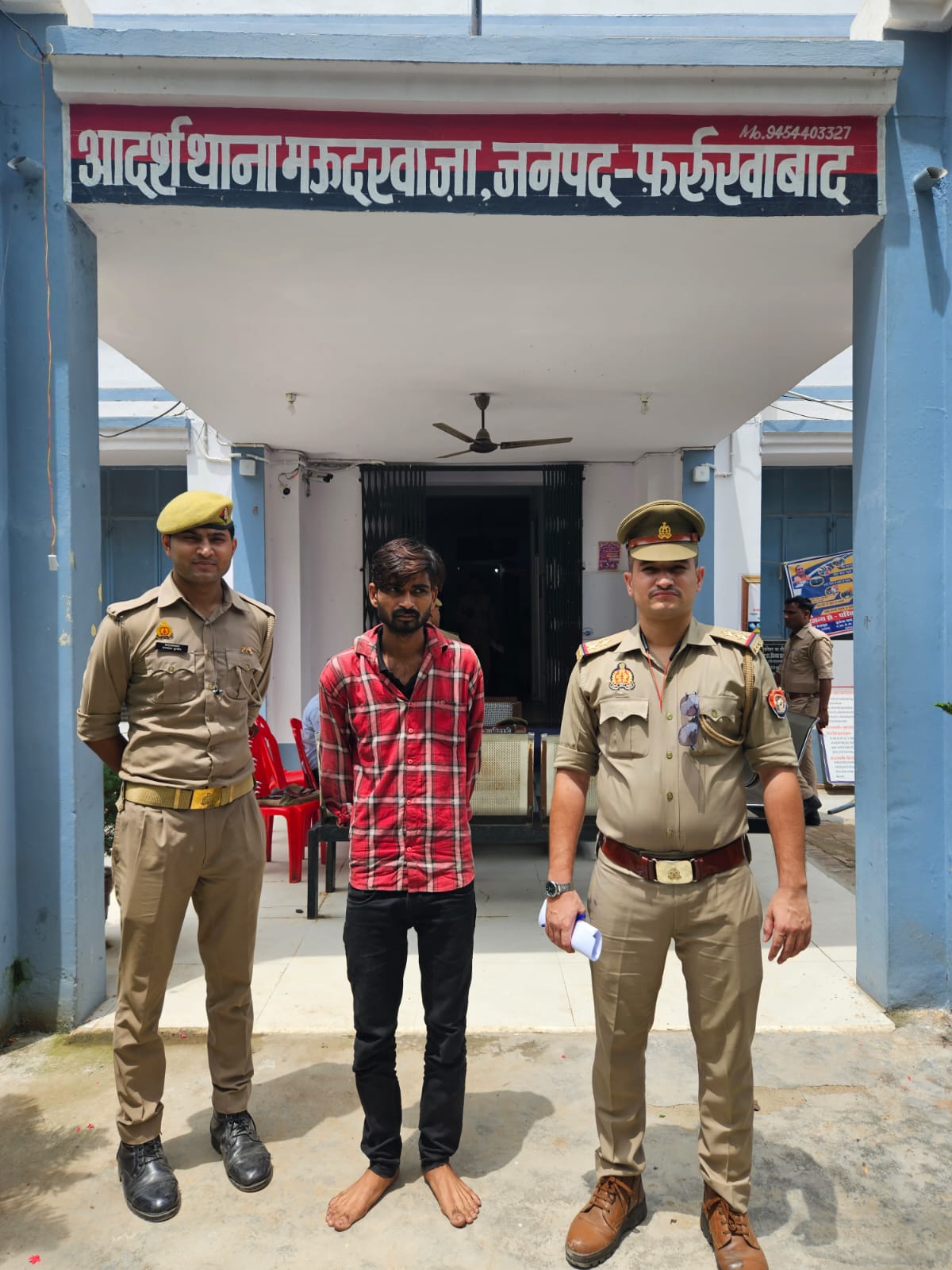 फर्रुखाबाद:-थाना मऊदरवाजा पुलिस द्वारा एक अभियुक्त को अवैध असलाह व कारतूस सहित किया गया गिरफ्तार।