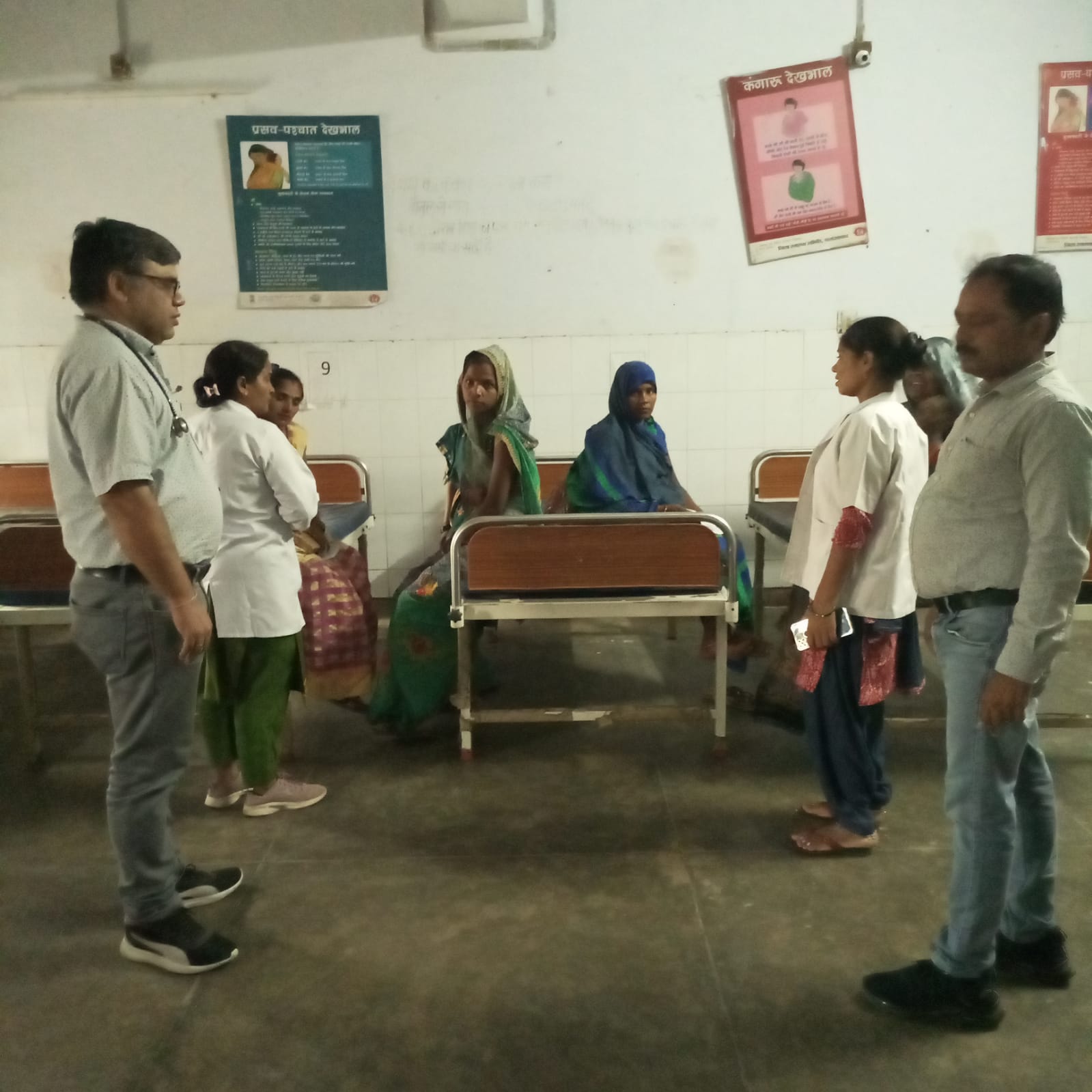 फर्रुखाबाद:प्रसूताओं को स्तनपान के लिए किया गया जागरूक,मां के पीले गाढ़े दूध के सेवन का मतलब जानलेवा बीमारियों से नवजात की सुरक्षा-डॉ लोकेश