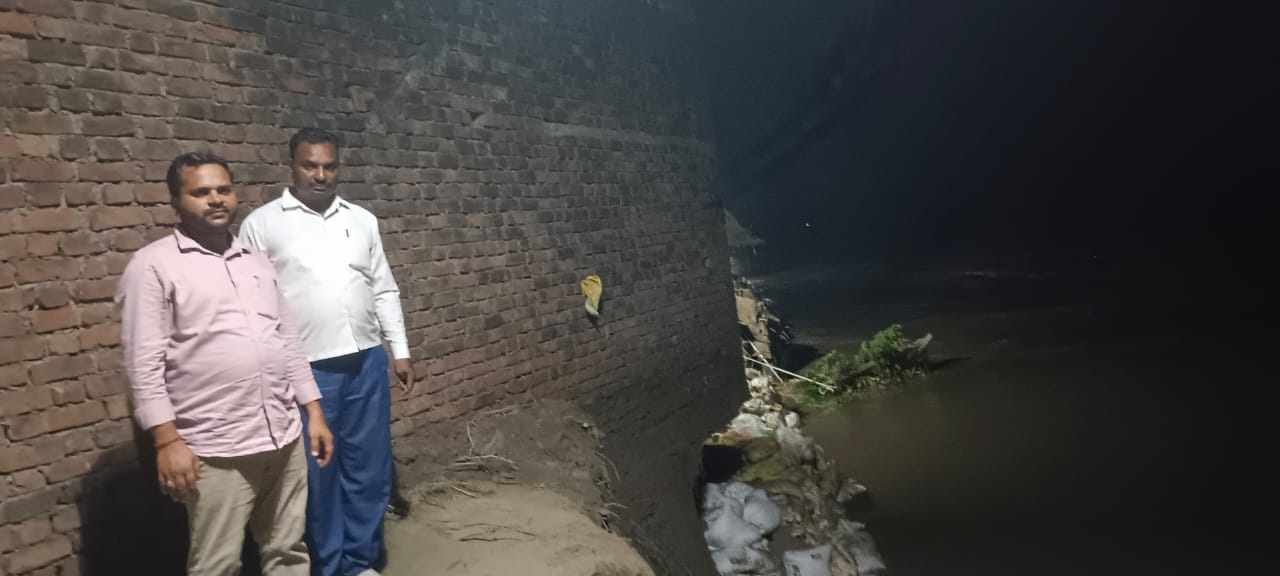 कासगंज जनपद के गंजडुंडवारा ब्लॉक के बरोना गांव के लोगो का हाल बेहाल ,लोग पलायन करने को मजबूर