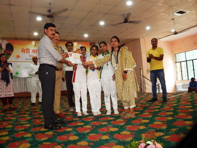 हरदोई :निबंध प्रतियोगिता व चार्ट वर्क प्रतियोगिता आयोजित की गई बच्चों में दिखा उत्साह