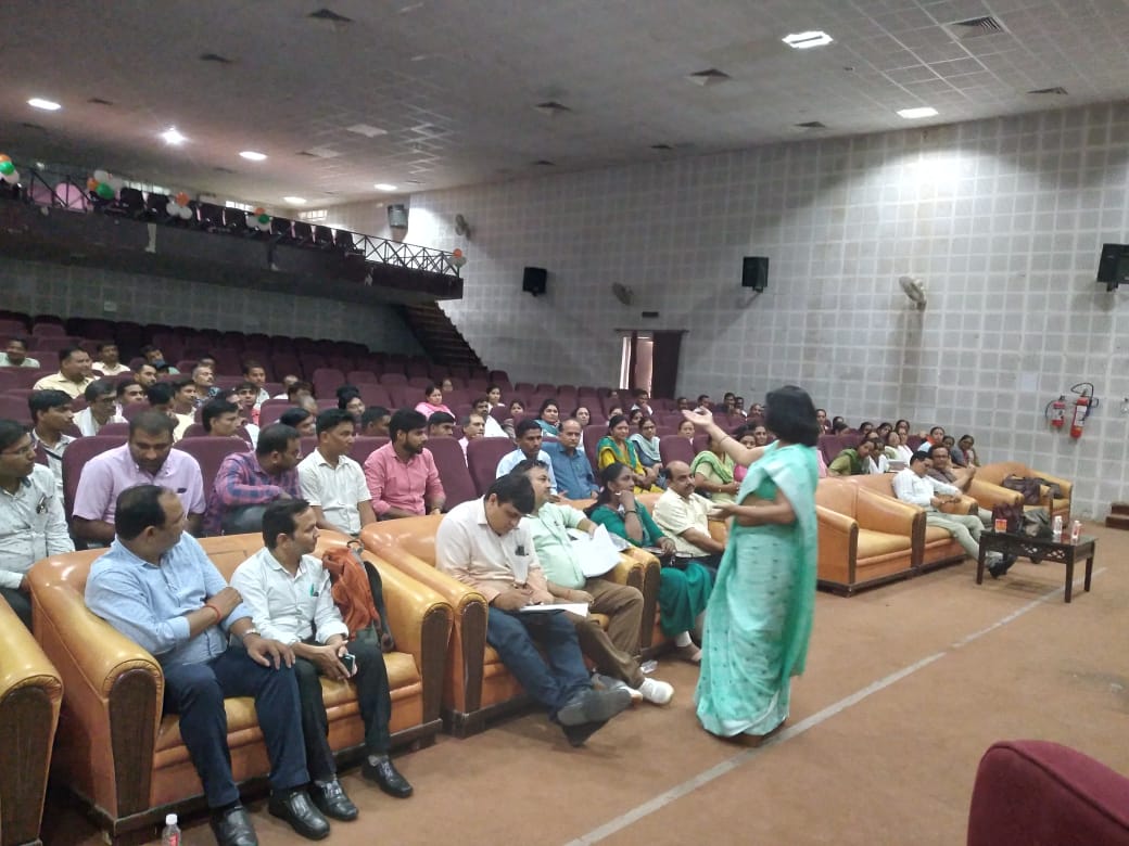 प्रयागराज-सेमिनार में राष्ट्रीय एड्स नियन्त्रण कार्यक्रम की दी गई जानकारी मोती लाल नेहरू मेडिकल कालेज,प्रयागराज परिसर में स्थित, प्रीतमदास प्रेक्षागृह में आयोजित हुआ एक सेमिनार
