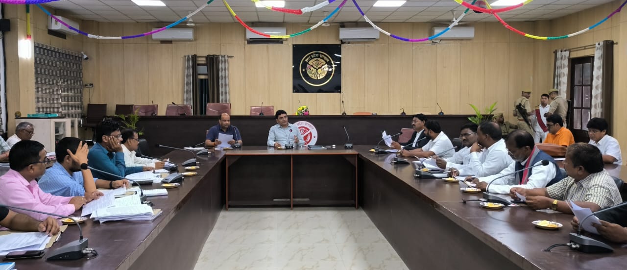 प्रयागराज-जिलाधिकारी की अध्यक्षता में राजनैतिक दलों के प्रतिनिधियों के साथ बैठक हुई संपन्न
