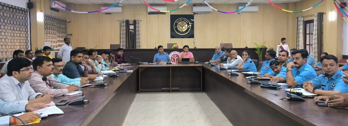 प्रयागराज-जिलाधिकारी ने एअर फोर्स डे अवसर पर आयोजित होने वाले कार्यक्रमों को भव्य, दिव्य एवं सुव्यवस्थित ढंग से आयोजित किए जाने हेतु सभी आवश्यक तैयारियां समय से सुनिश्चित किए जाने के दिए निर्देश,