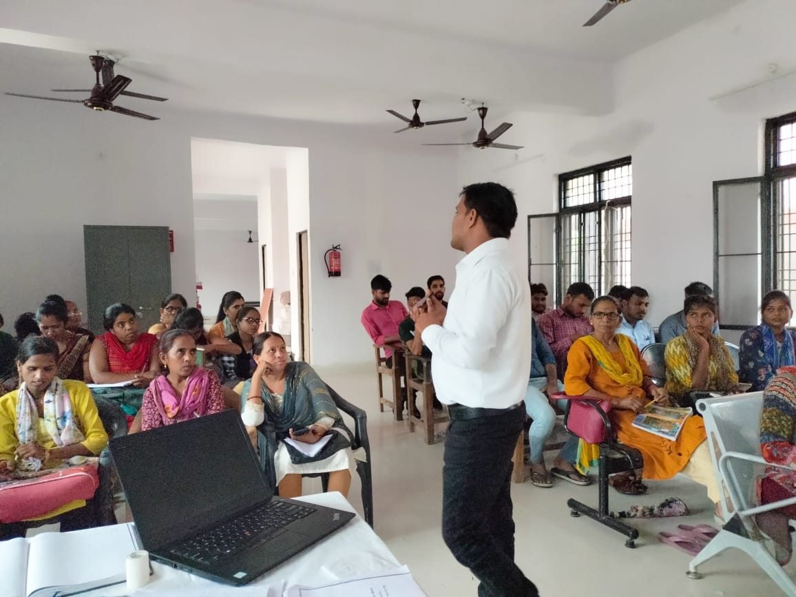 फर्रुखाबाद:अब भी घरों में क्यों हो रहे प्रसव, जानने के प्रयास में जुटा स्वास्थ्य विभाग,गृह प्रसव के कारण जानने के लिए सीएचओ, आशा संगिनी व एएनएम को दिया गया प्रशिक्षण