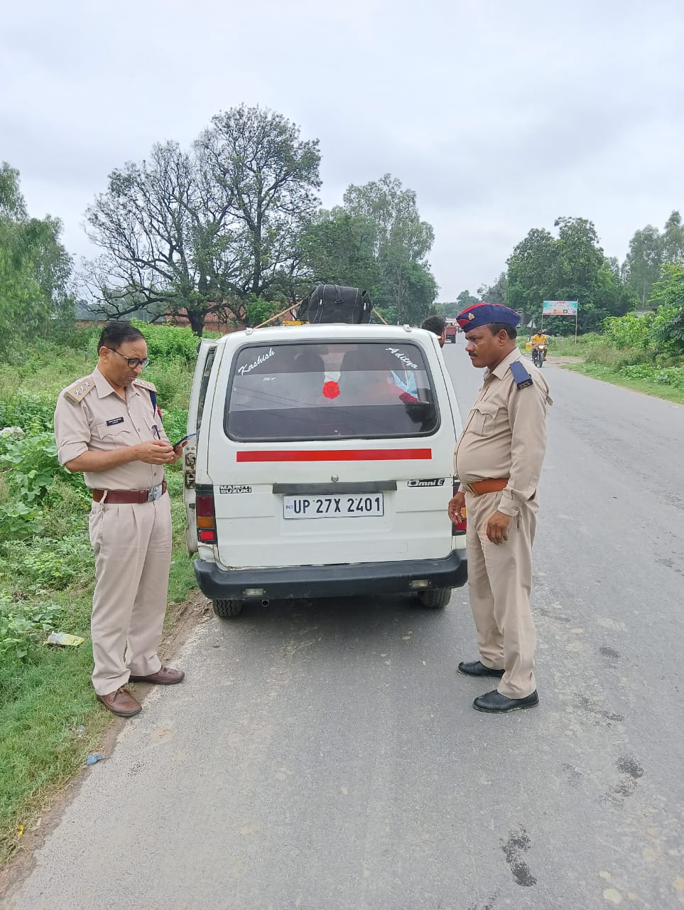 हरदोई:अनाधिकृत रूप से संचालित वाहनों का किया गया चालानः-ए0आर0टी0ओ0