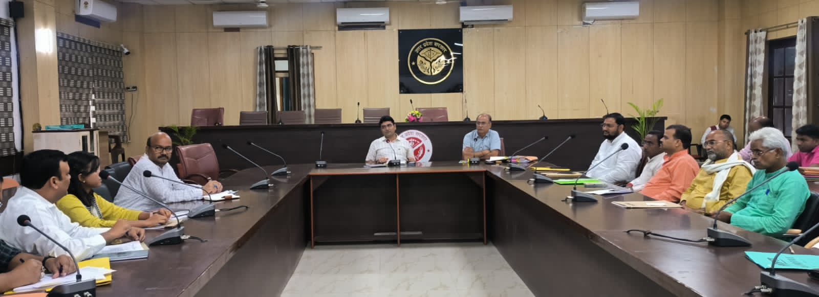 प्रयागराज-जिलाधिकारी की अध्यक्षता में नगर पंचायतों को बुनियादी अनुदान एवं निर्दिष्ट अनुदान से सम्बंधित समिति की बैठक सम्पन्न
