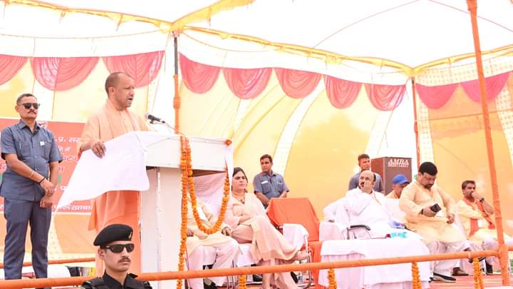 फर्रुखाबाद :योगी जी बांद  चाहिए बाढ़ से बचाव के लिए राहत सामग्री नहीं