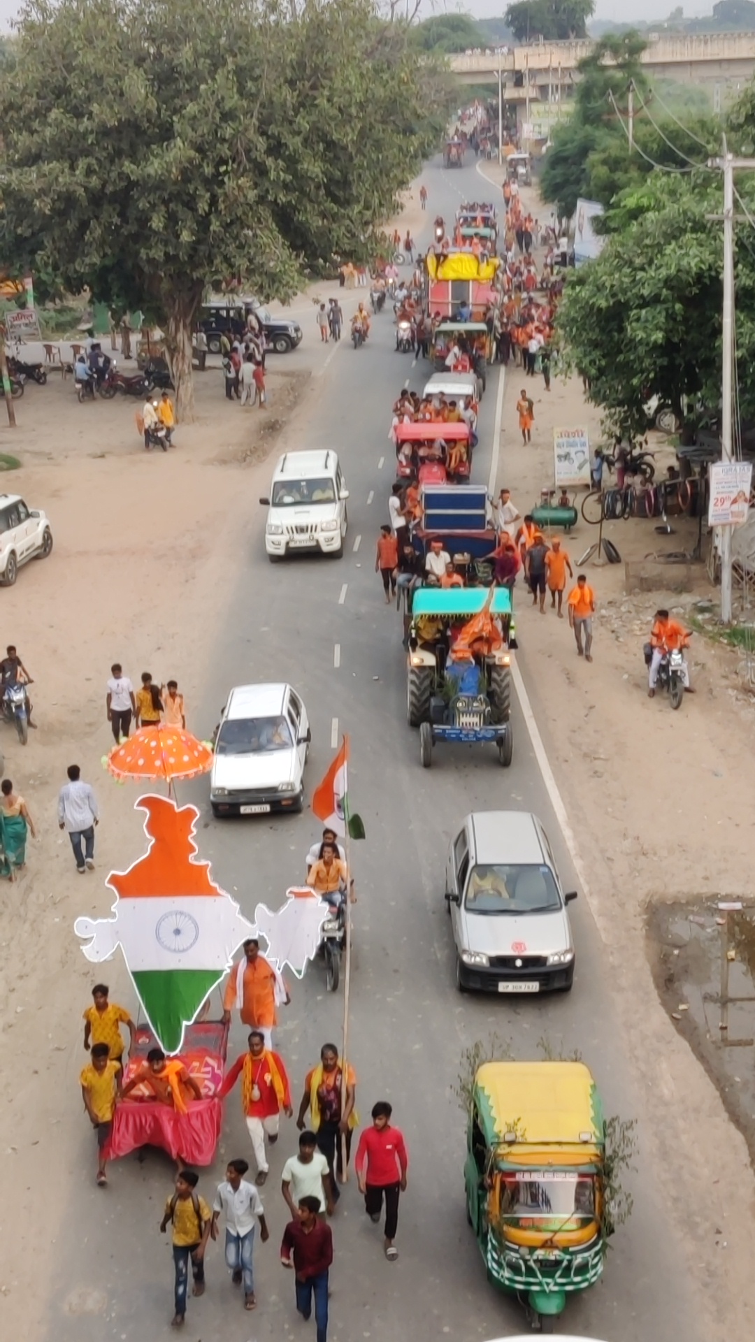 कन्नौज:- कन्नौज में धूमधाम से निकली काँवर यात्रा , गौरी शंकर मंदिर में चढ़ाया गंगाजल ।
