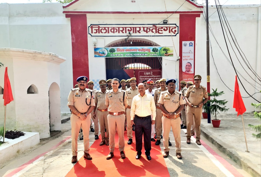 फर्रुखाबाद:डीएम व एसपी द्वारा जिला कारागार का आकस्मिक निरीक्षण किया गया तलाशी में कोई निषिद्ध वस्तु बरामद नही