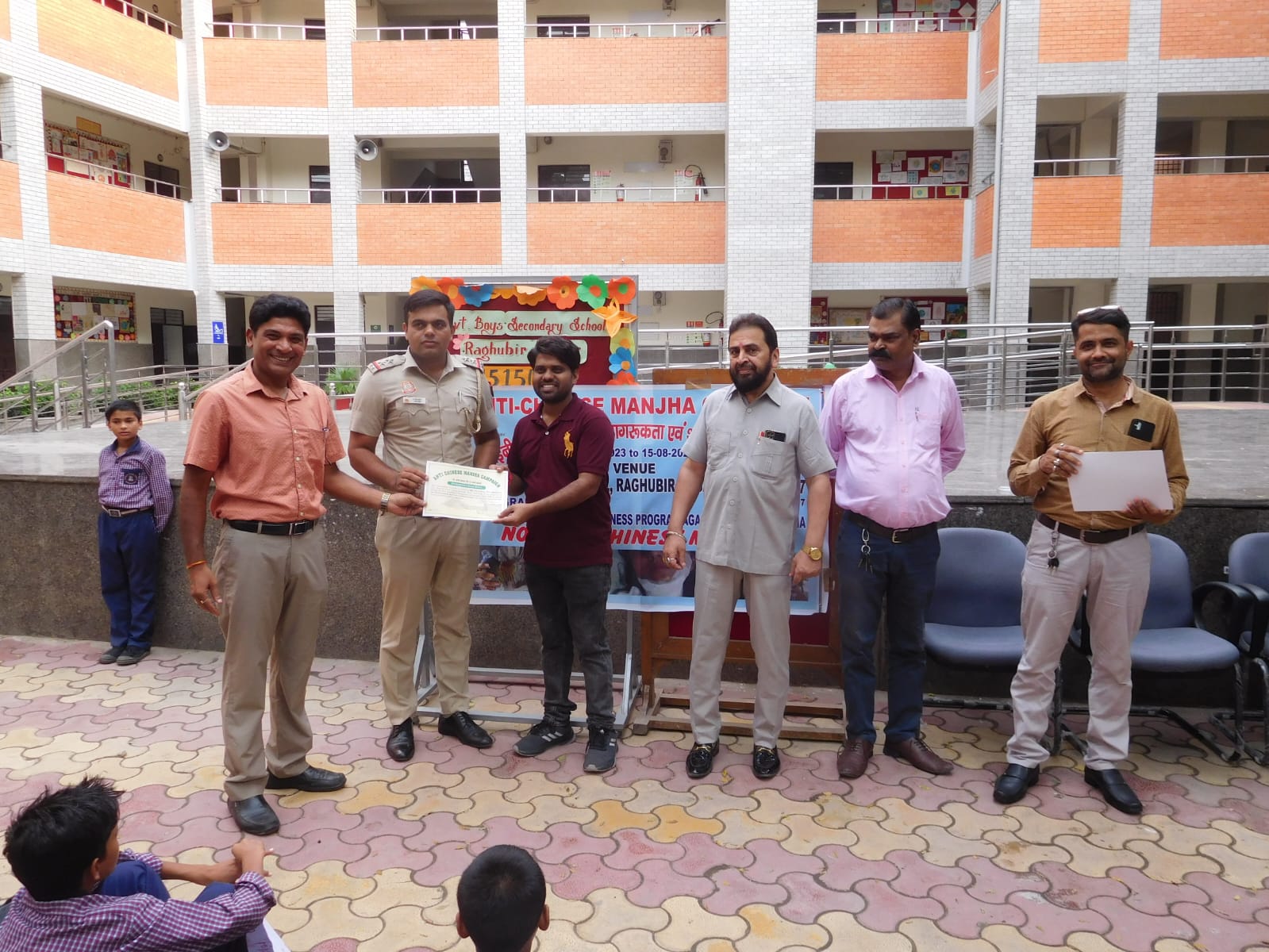 दिल्ली: हर साल की तरह इस साल भी योगेंद्र कुमार मानद पशु कल्याण प्रतिनिधि AWBI एवं हैड वार्डर तिहाड जेल के नेतृत्व में चाइनीज माँझे के विरुद्ध अभियान की शुरुआत की