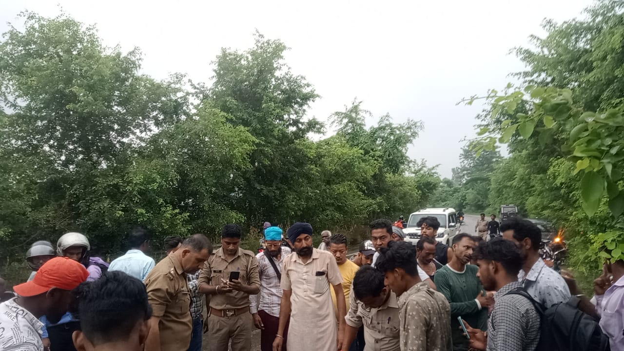 पीलीभीत जिले में आज नेशनल हाईवे पर तेज रफ़्तार का कहर देखने को मिला