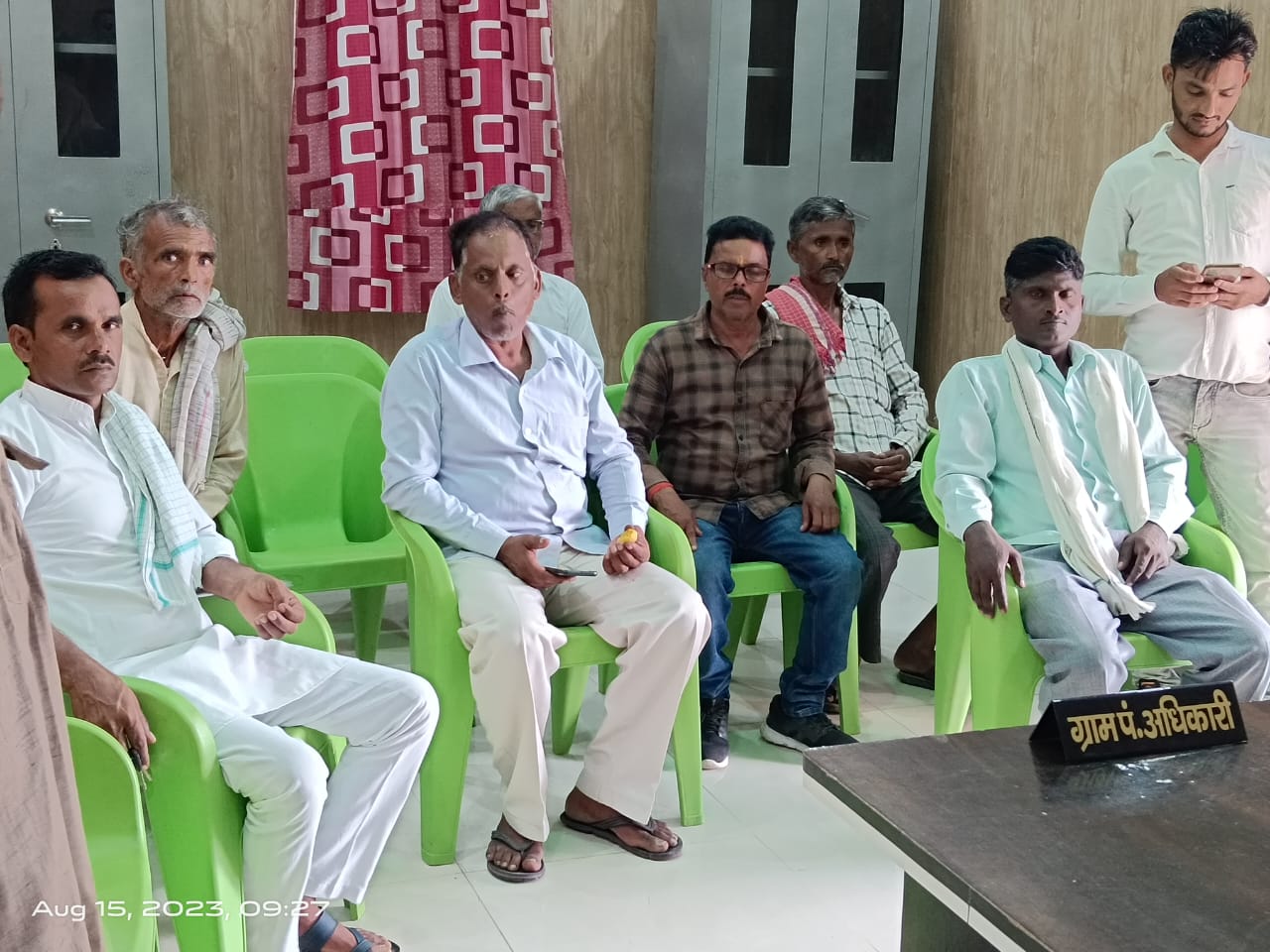 इटावा : ताखा ग्राम पंचायत सचिवालय पर मनाया गया स्वतंत्रता दिवस समारोह