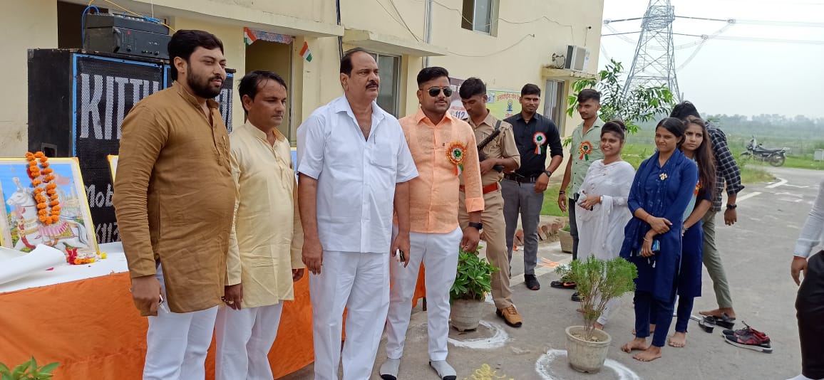 एटा : स्वतंत्रता दिवस के अवसर पर आसपुर टोल प्लाजा पर मनाया गया गणतंत्र दिवस