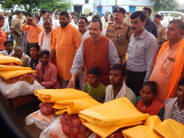 हरदोई :सरकार किसी भी बाढ़ पीड़ित परिवार को भूखा नहीं रहने देगी:- प्रभारी मंत्री   जेपीएस राठौर