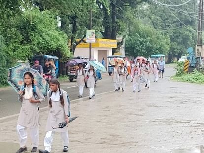 पीलीभीत में झमाझम बारिश, गर्मी से मिली राहत, जलभराव बना मुसीबत