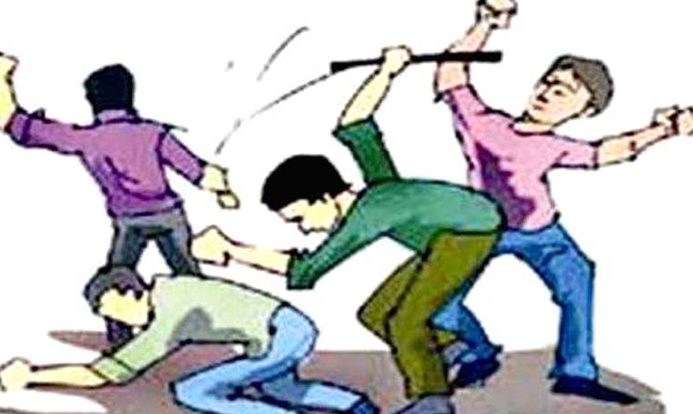 मैनपुरी में रंगबाजी छात्रों के दो गुट आपस में भिड़े, जमकर चले लात-घूंसे और बेल्ट