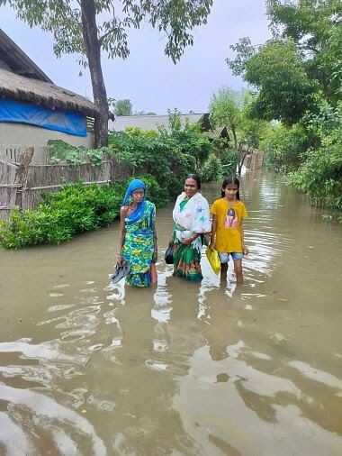 पीलीभीत के चंदिया हजारा, राहुलनगर गांव में घुसा पानी, बिगड़े हालात