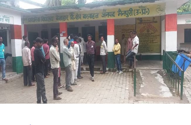 कासगंज, मैनपुरी, एटा और फिरोजाबाद की इन सीटों पर हो रहा मतदान, अराजक तत्वों पर कड़ी नजर