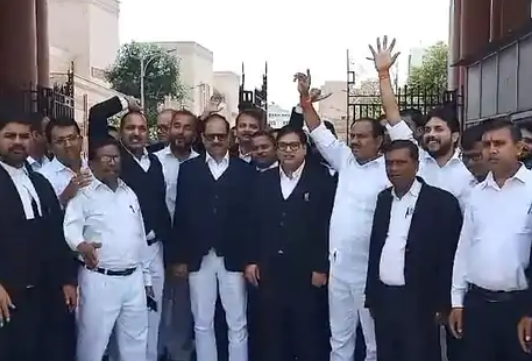 क्या यूपी सरकार वकीलों की सभी मांगों पर खरा उतर पायेगी, पढ़िए रिपोर्ट