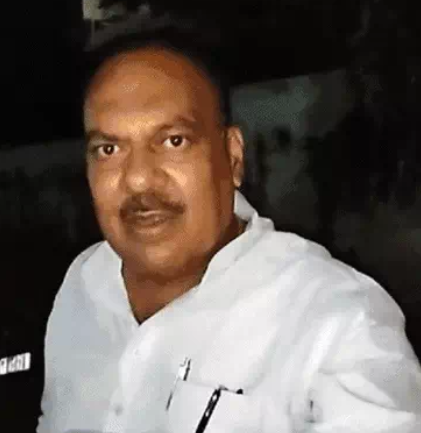नेता ने अपशब्द कह दिए तो महिला ने जड़ा तमाचा, पढ़िए खबर