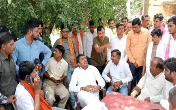 नौकरशाहों से परेशान हैं यूपी में सांसद-विधायक, जब नेता का ये हाल तो आम जनता क्या करेगी ?