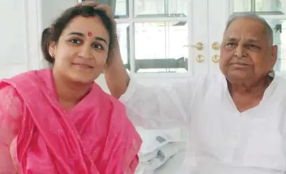 BJP से 2024 लोकसभा का चुनाव लड़ सकती हैं मुलायम सिंह यादव की छोटी बहू अपर्णा यादव