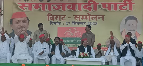 चुनावी सभा को संबोधित करने रीवा जिले के सिरमौर विधानसभा पहुंचे राष्ट्रीय अध्यक्ष अखिलेश यादव
