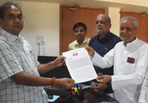 घोसी में BJP के पक्ष में मतदान करने या न जाने की दी जा रही हिदायतें : राजेंद्र चौधरी
