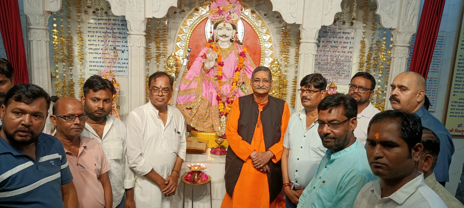 बरेली - चित्रगुप्त धाम मंदिर पर राज्यसभा सदस्य का वरिष्ठ भाजपा नेताओं ने किया जोरदार स्वागत।
