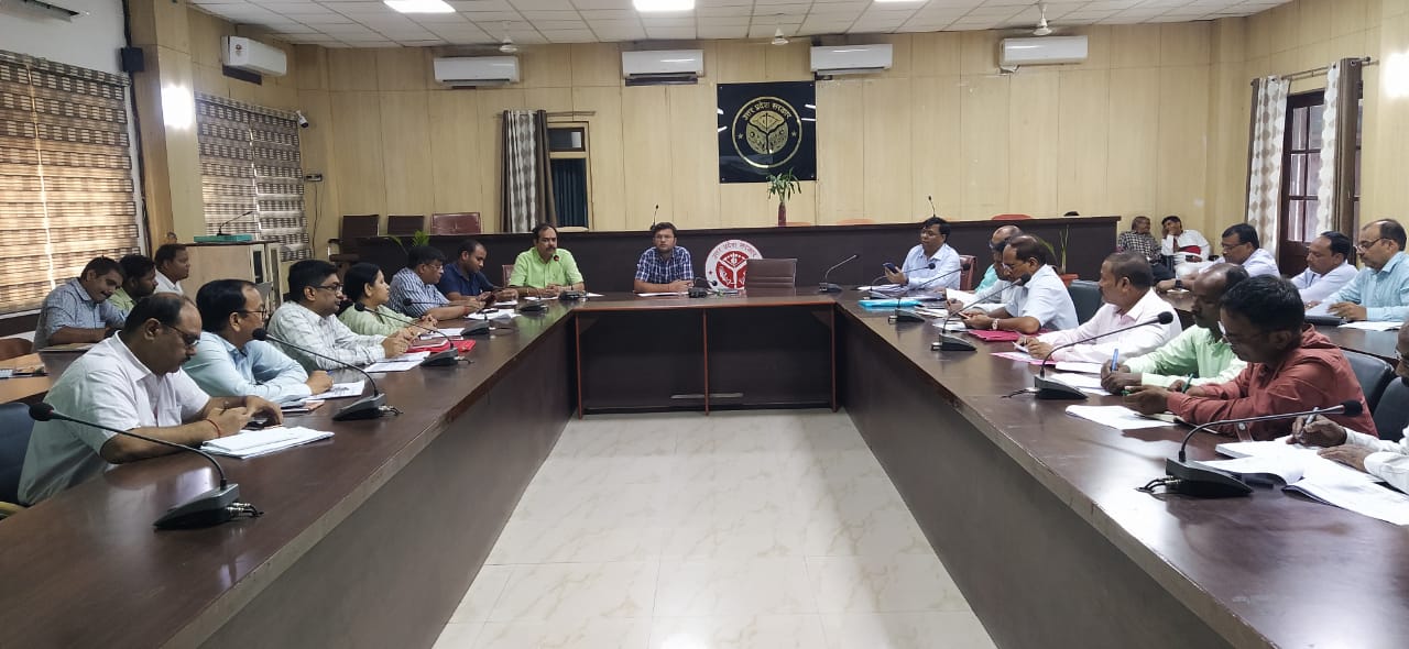प्रयागराज-मुख्य विकास अधिकारी की अध्यक्षता में प्रधानमंत्री विश्वकर्मा योजना के क्रियान्वयन के सम्बंध में बैठक सम्पन्न