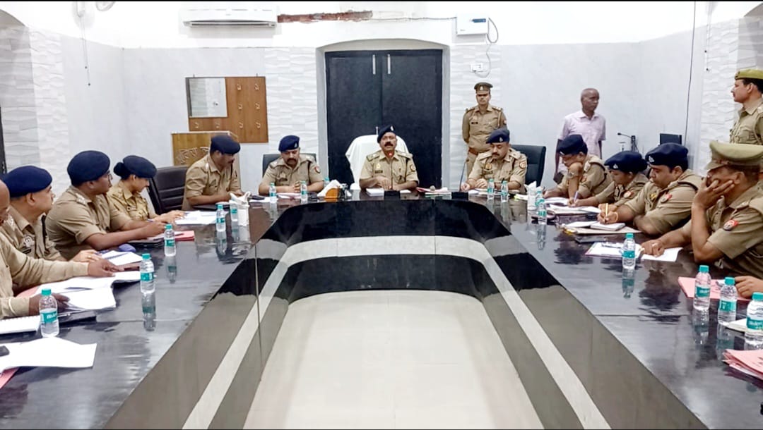 पुलिस हरदोई द्वारा की गयी गोष्ठी, गोष्ठी में अपराधों की समीक्षा व उसके रोकथाम हेतु दिये गये आवश्यक निर्देश