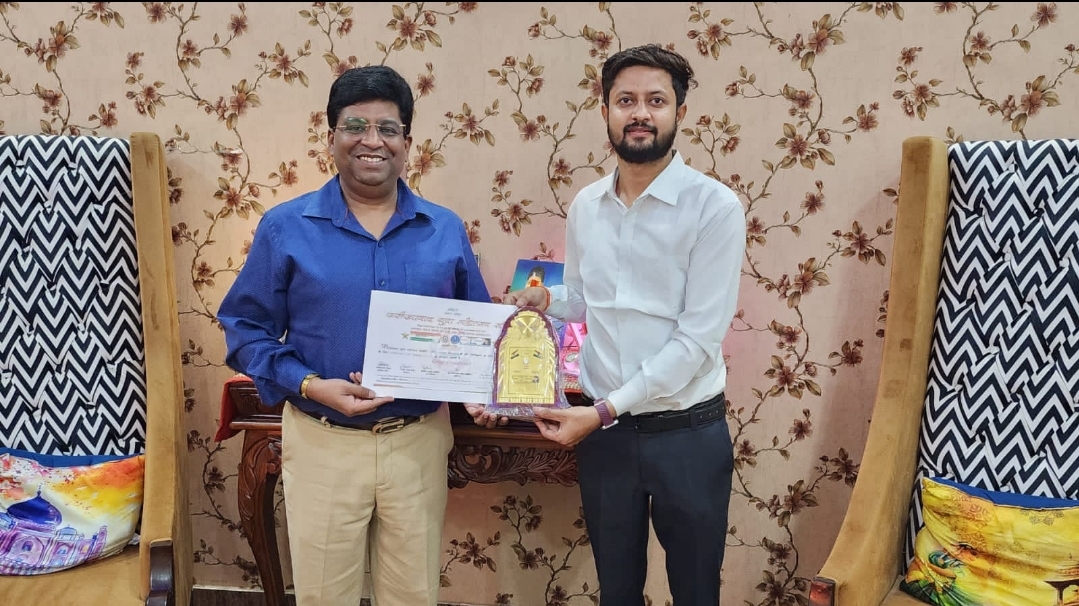 फर्रुखाबाद :डॉ प्रशांत श्रीवास्तव को प्रदान किया गया चिकित्सक सम्मान - हर्ष दुबे