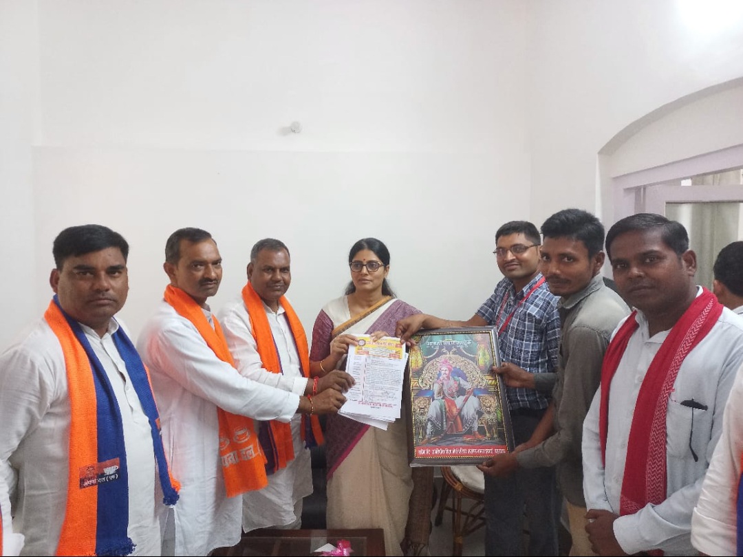 बहराइच:प्रगतिशील विश्व मौर्य परिषद अखंड भारत के जिलाध्यक्ष एवं प्रदेश महासचिव ने केंद्रीय राज्य मंत्री एवं राष्ट्रीय अध्यक्ष अपना दल अनुप्रिया सिंह पटेल को डाक बंगले पर सौंपा ज्ञापन
