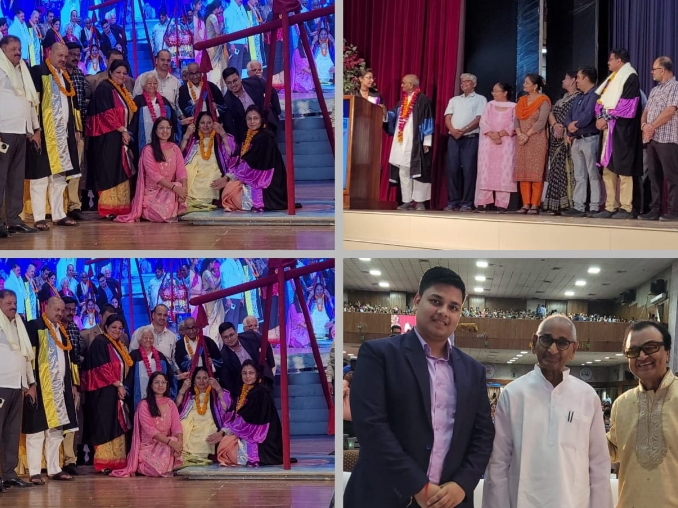 बरेली - अंजू यादव का पीसीएस में सिलेक्शन होने पर जगदीश चन्द्र गांधी संस्थापक सीएमएस लखनऊ द्वारा पिता रामअवतार यादव व माता गीता यादव व सभी परिवार जनों को किया सम्मानित।
