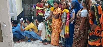 पीलीभीत के जिला अस्पताल की ओपीडी में 18 सौ मरीज पहुंचे तो ध्वस्त हो गईं व्यवस्थाएं