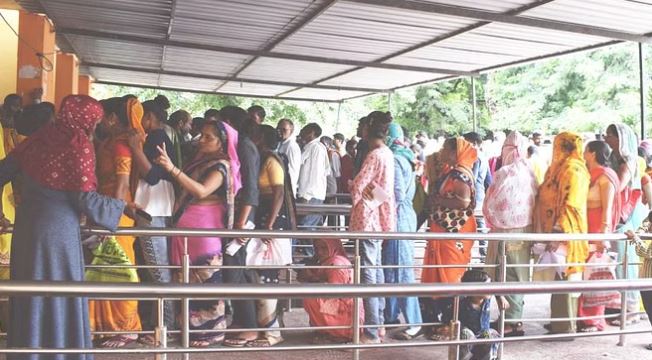 मैनपुरी में बुखार ले रहा जान: मैनपुरी में महिला की मौत, 15 मरीजों की हालत नाजुक, शहर से लेकर गांव तक फैलावायरल