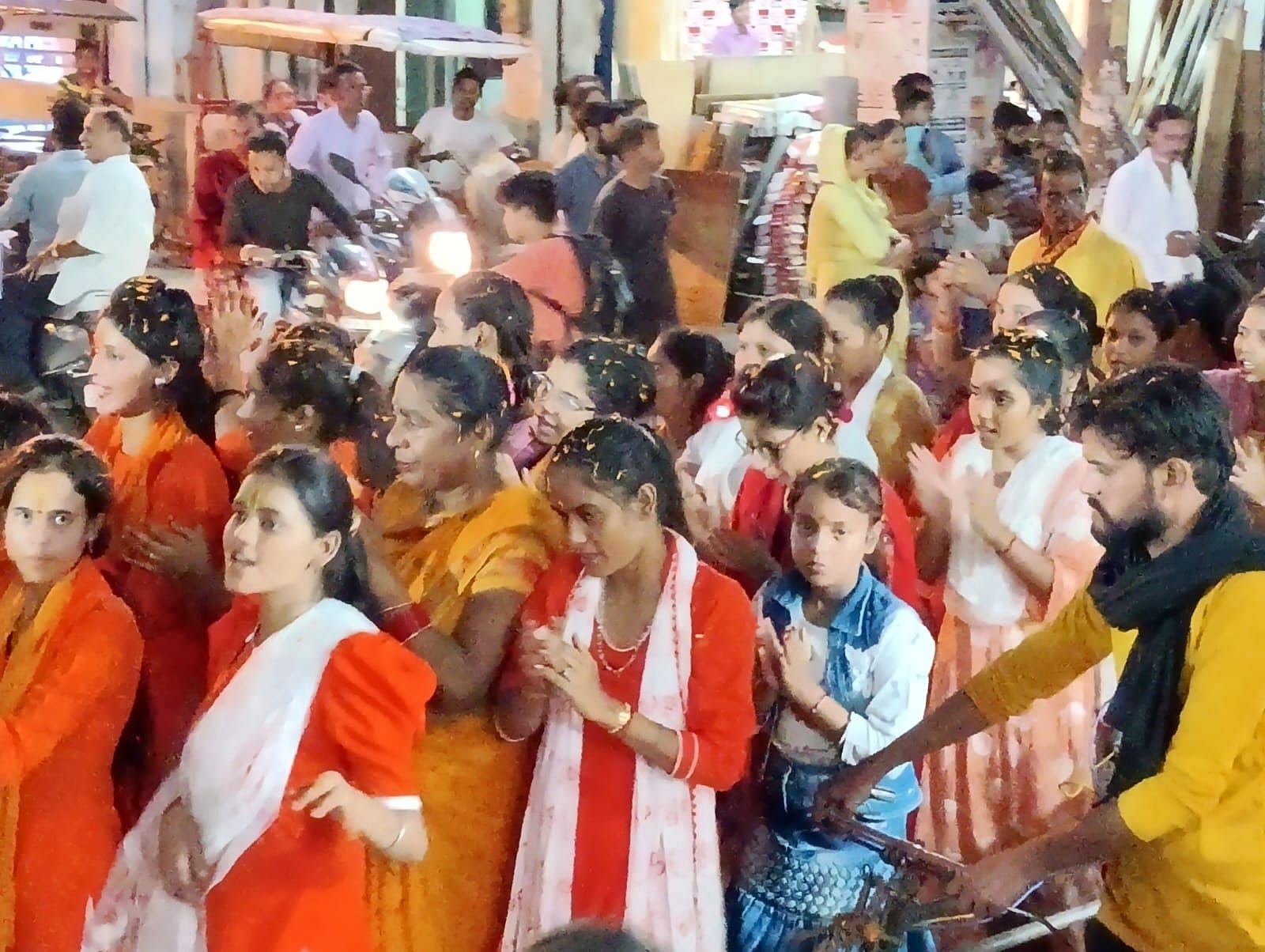 जय हनुमंत संत हितकारी, सुन लीजै प्रभु अरज हमारी