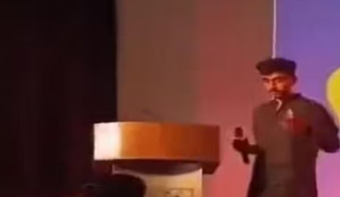 कॉलेज फंक्शन में मंच से छात्र ने बोला जय श्रीराम, भड़क उठीं प्रोफेसर, डांटकर मंच से भगाया