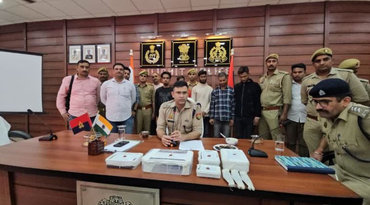 पीलीभीत में लॉरेंस बिश्नोई की फोटो प्रोफाइल पर लगाकर व्यापारी से रंगदारी मांगने वाले पांच बदमाश मुठभेड़ में गिरफ्तार