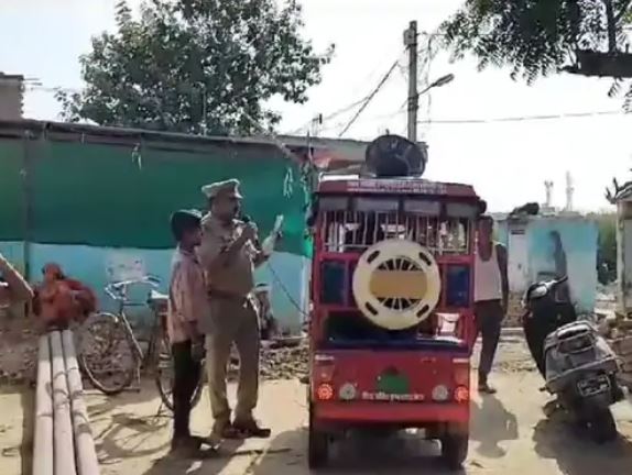 कानपुर किसान बाबूराम सुसाइड केस, फरार BJP नेता के ड्राइवर बबलू और मैनपुरी का भाजपा नेता शिवम सिंह चौहान के घर कुर्की का नोटिस चस्पा
