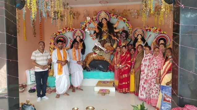 पीलीभीत में दुर्गा पूजा के लिए उमड़े श्रद्धालु
