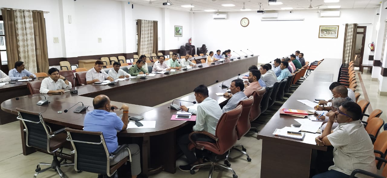 प्रयागराज : विधान सभा निर्वाचन नामावलियों के पुनरीक्षण-2024 के सम्बन्ध में बैठक सम्पन्न,
