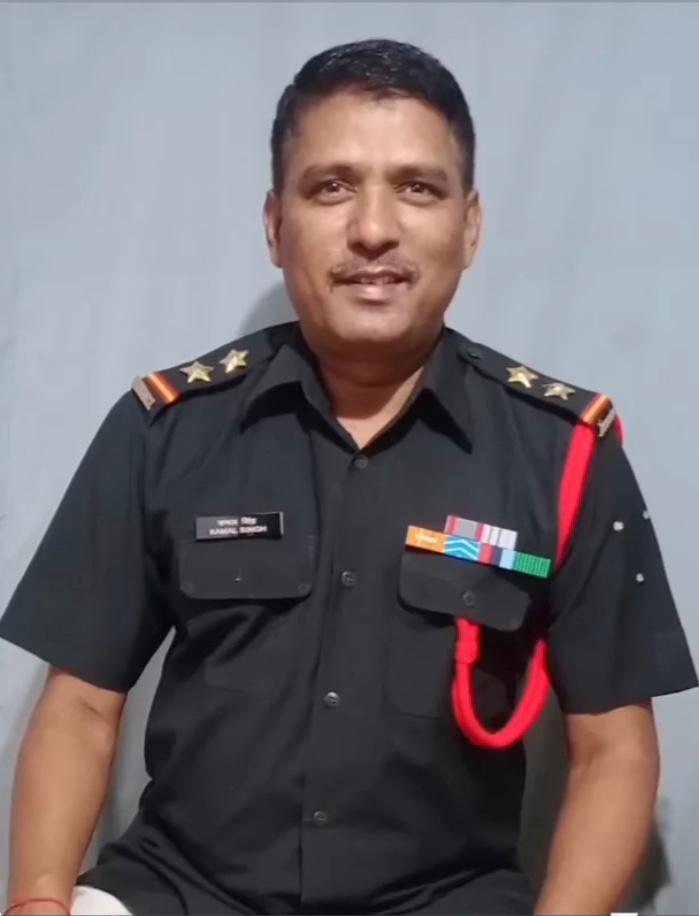 बरेली - पैतृक गांव सिरसा जागीर पहुंचा जवान कमल सिंह का शव। दी गई अंतिम सलामी।