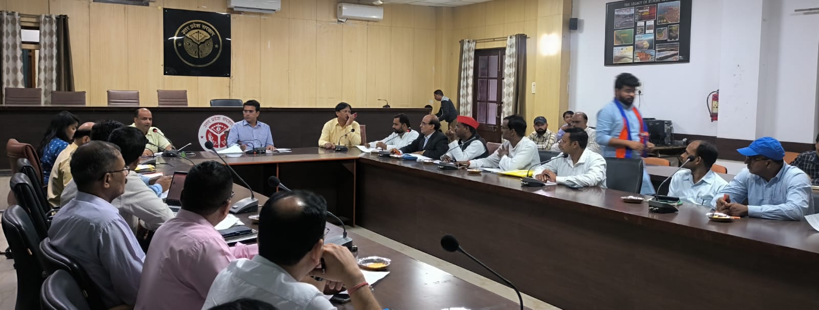 प्रयागराज-जिलाधिकारी की अध्यक्षता में निर्वाचक नामावलियों के पुनरीक्षण के सम्बंध में जनपद के समस्त मान्यता प्राप्त राजनैतिक दलों के प्रतिनिधियों के साथ बैठक सम्पन्न